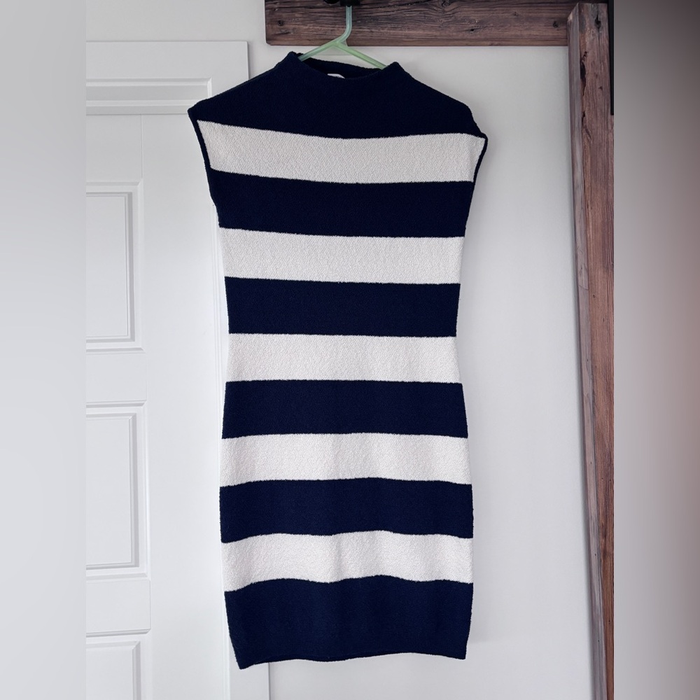Zara Textured Knit Top in Navy
